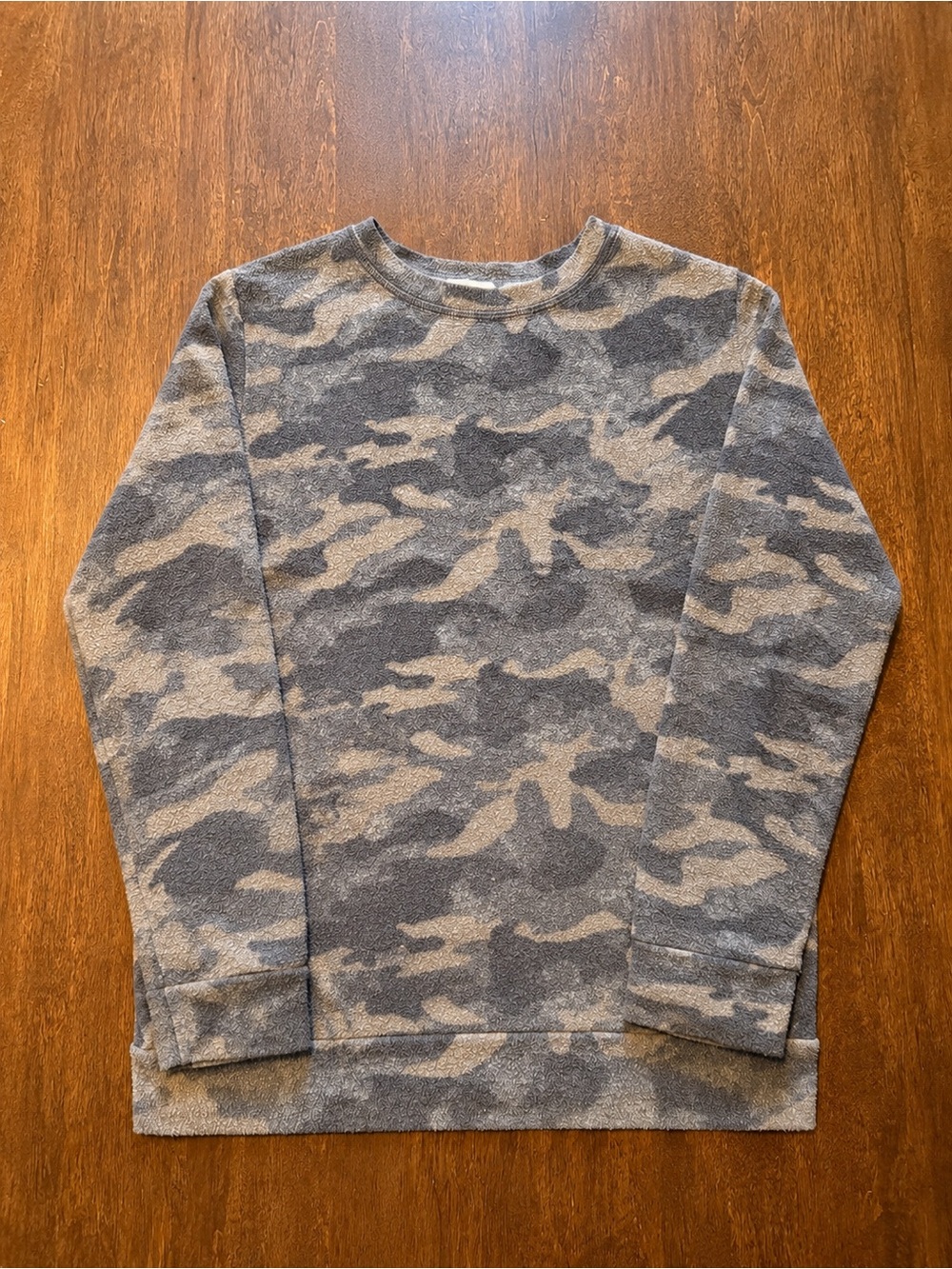 Loveappella Gray Camo Soft Knit High-Low Pullover Sweatshirt – L